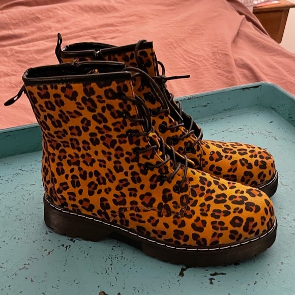 Combat Boots - Picture 1 of 1